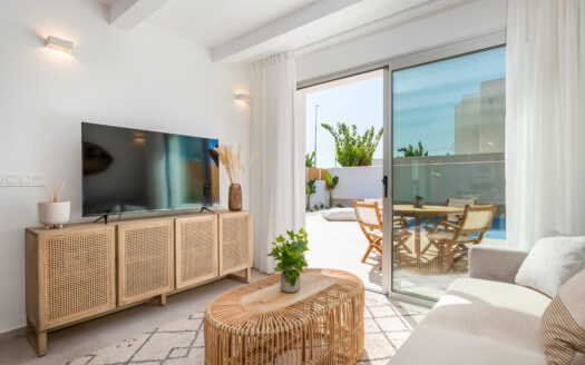 Modern villa with 3 bedrooms and private pool in Los Alcázares