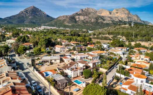 Villa with Guest Apartment in Montebello, La Nucia
