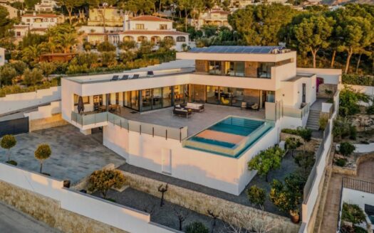 Villa de lujo a 1 km de la playa en Moraira