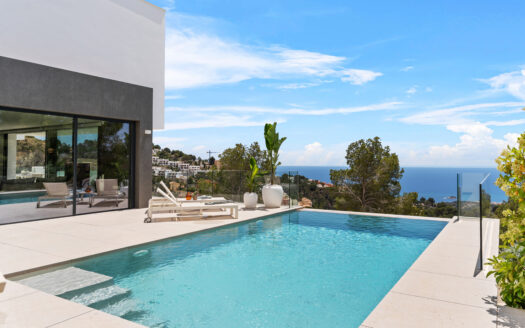 Modern villa with sea views in Altea
