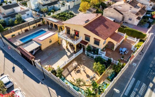 Villa with Independent Apartment and Pool in Panorama, La Nucia