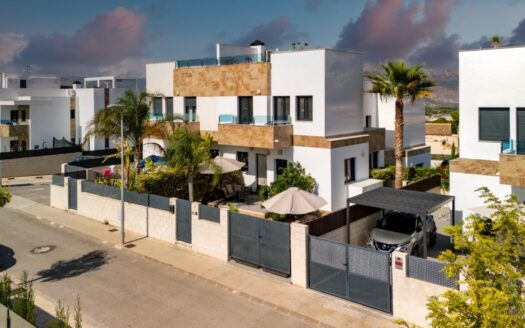 Townhouse in New Urbanization in La Alberca, Polop