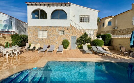 Villa with 3 Apartments in Cautivador, Alfaz del Pi