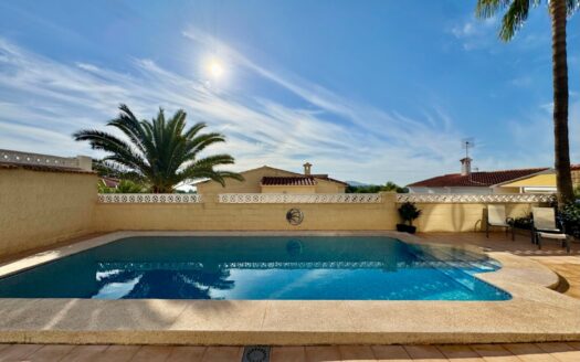 Villa with 3 Apartments in Cautivador, Alfaz del Pi